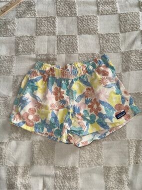 NWOT Patagonia Women's 2.5" Barely Baggies Channeling Spring Natural floral XS
